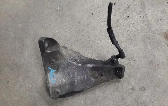 Volkswagen Passat Alltrack Engine mounting bracket 8D0199308N