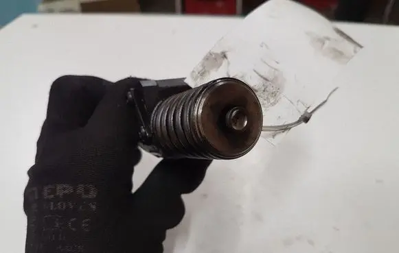 Volkswagen Golf V Fuel injector 0414720215 038130073AG