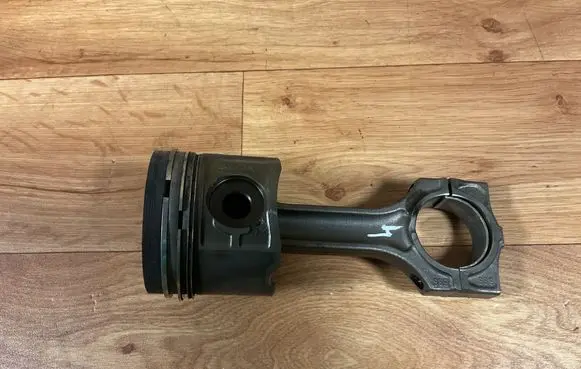 BMW 5 E39 Piston with connecting rod 