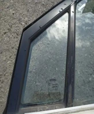 Toyota Corolla Verso AR10 Front door vent window glass four-door 