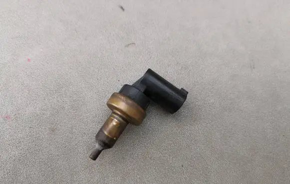 Mercedes-Benz ML W166 Coolant temperature sensor A0009050600 A2C53312550