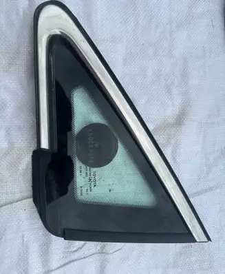 Toyota Venza Front triangle window/glass 010100L79