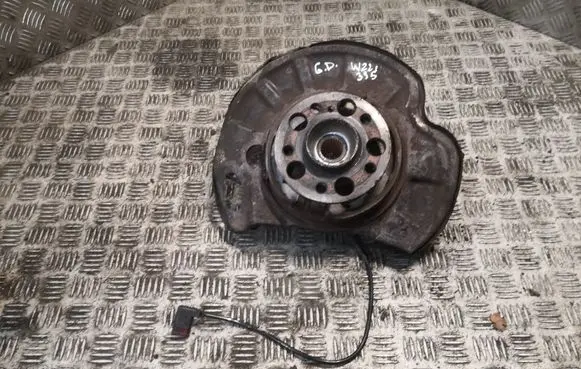 Mercedes-Benz S W221 Rear wheel hub 2213502208 A2213502208