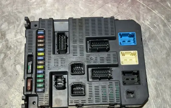 Peugeot 308 Comfort/convenience module 9663798180
