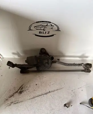 Front wiper linkage and motor