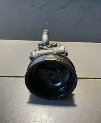 Volkswagen Golf IV Power steering pump 1J0422154