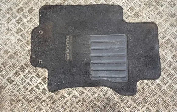 Nissan Rogue Front floor mat 999E2