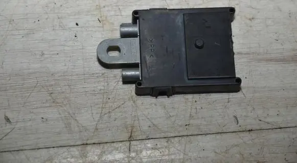 Mercedes-Benz ML W164 Aerial antenna amplifier 2518701889