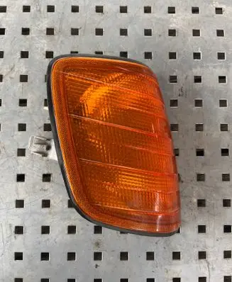 Mercedes-Benz E W211 Front indicator light 42704R6