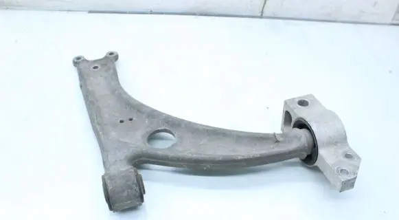 Volkswagen PASSAT B6 Front lower control arm/wishbone