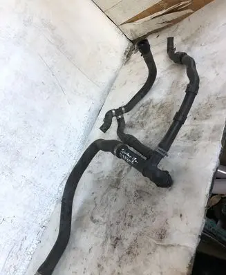 Volkswagen Touran III Engine coolant pipe/hose 5q0122051