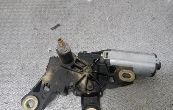 Audi A4 S4 B5 8D Rear window wiper motor 8L0955711B