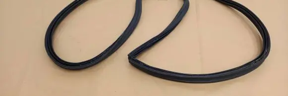 Trunk rubber seal (body)
