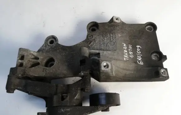 Volkswagen Touran I Engine mounting bracket