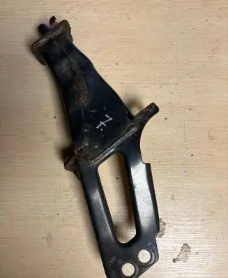 Volvo XC60 Front bumper mounting bracket 080413L