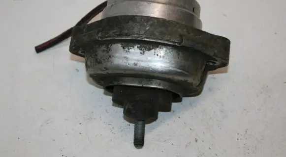 BMW X5 E53 Engine mount bracket 6758444 08092003