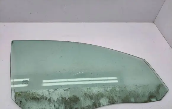 Volvo V70 Front door window glass four-door
