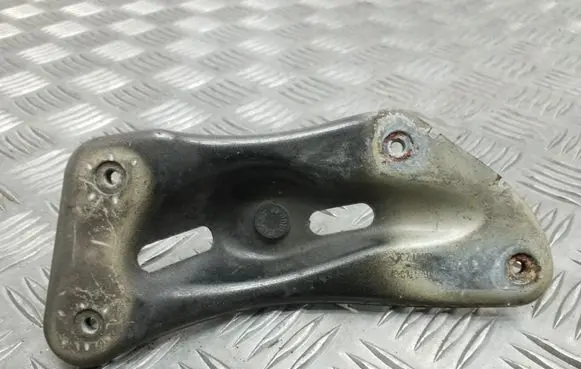 Skoda Octavia Mk2 (1Z) Fender mounting bracket 1Z0810679A