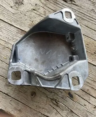Audi A8 S8 D3 4E Engine mounting bracket 4E1857895B 90891 M5S12MB