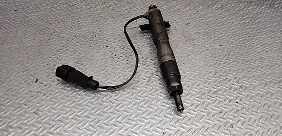 Volkswagen Caddy Fuel injector 028130203E