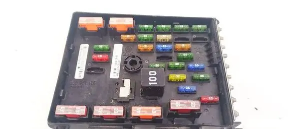 Volkswagen PASSAT B7 Fuse box set 3C0937125A 63592777
