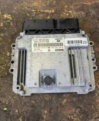 Hyundai i30 Engine control unit/module 3911327760 0281014281