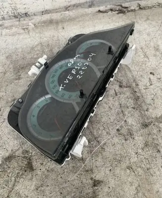 Toyota Corolla Verso AR10 Speedometer (instrument cluster)