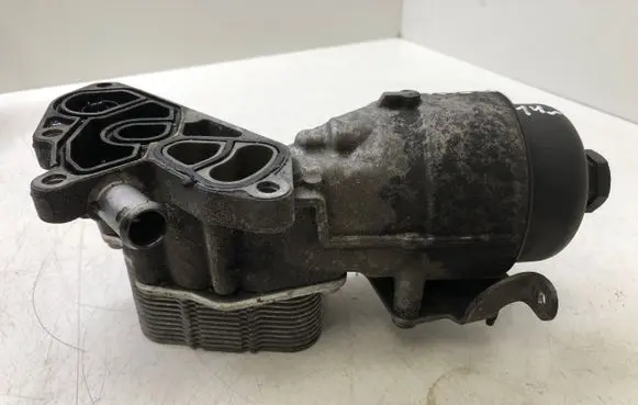 Citroen DS3 Oil filter mounting bracket