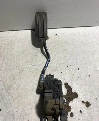 Nissan Almera N16 Accelerator throttle pedal 18002AU410 6PV00862001