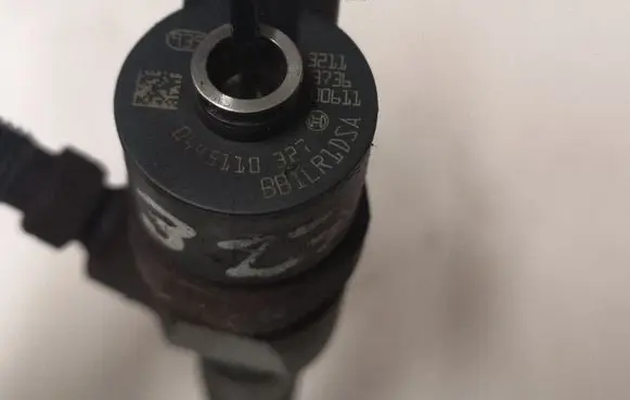 Opel Insignia A Fuel injector 0445110327