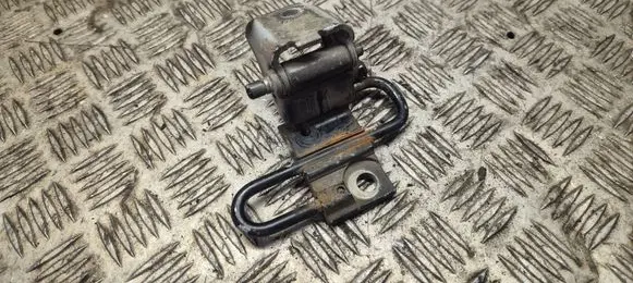 Audi A4 S4 B6 8E 8H Front door lower hinge 8E0831411B