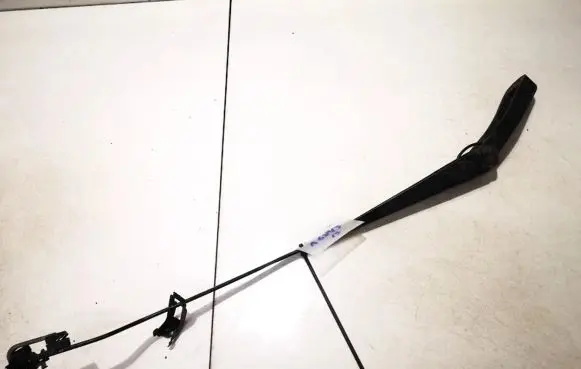 Ford Mondeo Mk III Front wiper blade arm 1s7117526cb