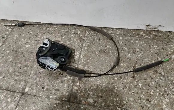 Lexus ES 250 - 300 - 330 Rear door lock 1060111