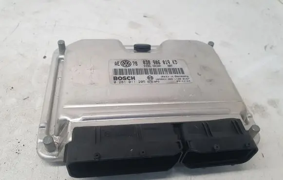 Volkswagen PASSAT B6 Engine control unit/module 038906019KD 0281011205
