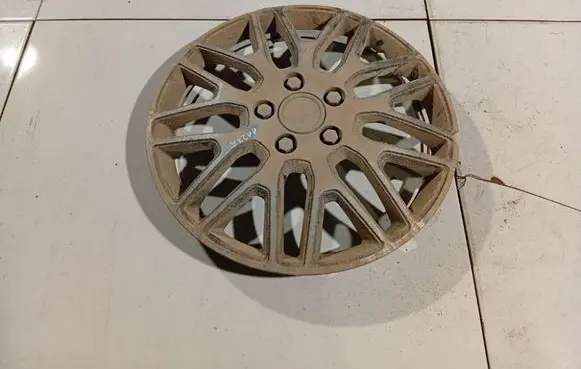 Skoda Fabia Mk1 (6Y) R14 wheel hub/cap/trim