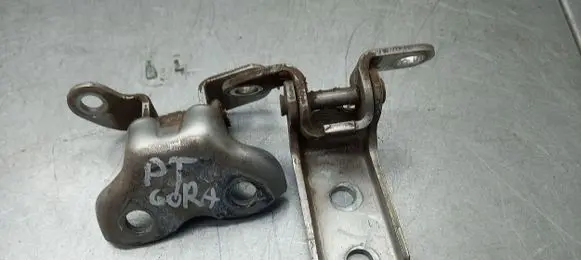 Toyota Avensis Verso Rear door upper hinge 
