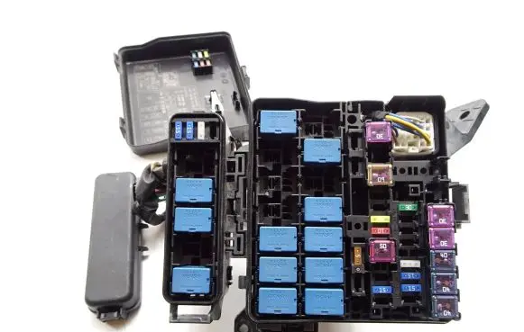 Suzuki Swift III Fuse box set