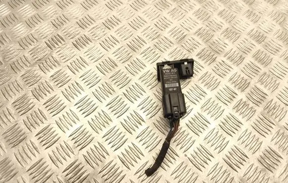 Audi A3 S3 8P Glow plug pre-heat relay 038907281D 51299023