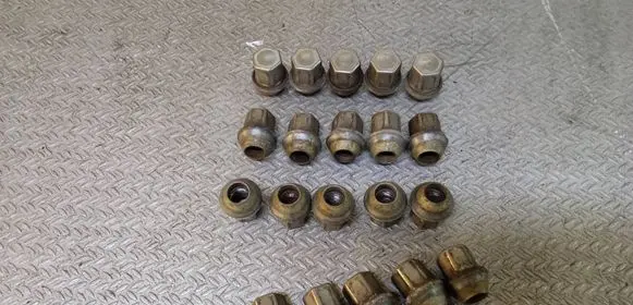 Volvo C30 Nuts/bolts