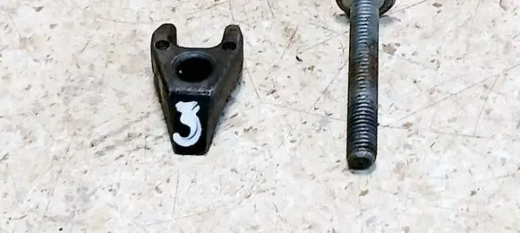Jeep Cherokee III KJ Fuel Injector clamp holder 