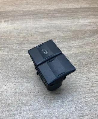 Ford Mondeo Mk III Tailgate/trunk/boot open switch FordMondeo
