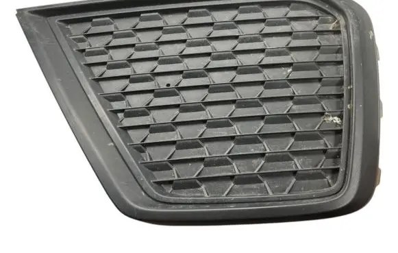 Audi A1 Front bumper lower grill 82A807682F