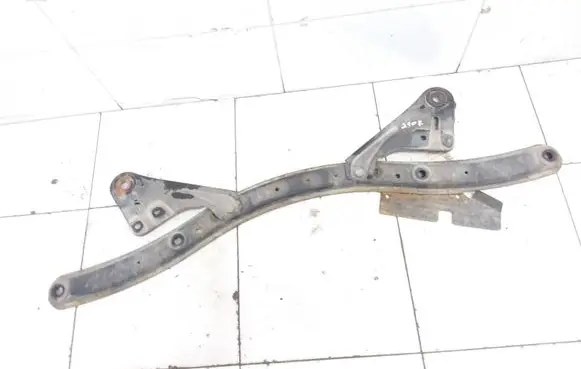 Ford Focus Bottom radiator support slam panel AV61101A80AF