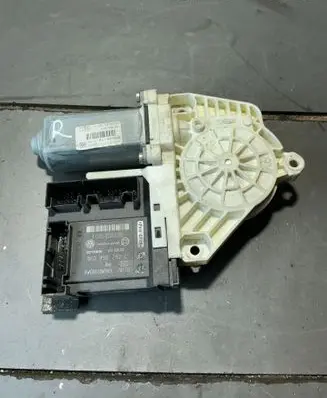 Volkswagen PASSAT B6 Front door window regulator motor 1K0959792L 974629103