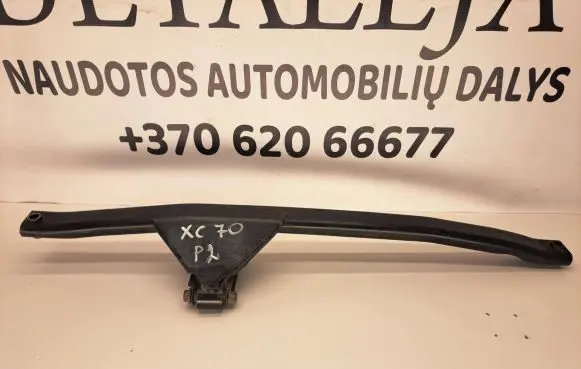 Volvo XC70 Engine mount bracket