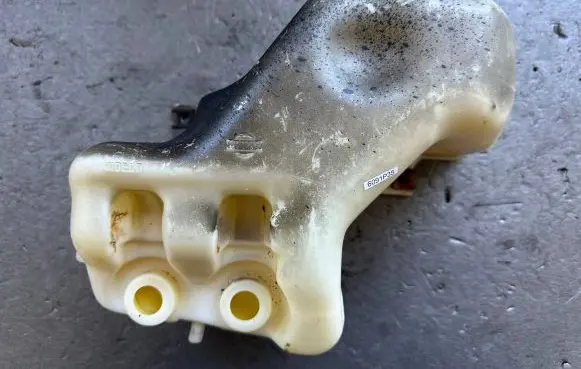 Nissan Patrol Y60 Windshield washer fluid reservoir/tank 2891005J00