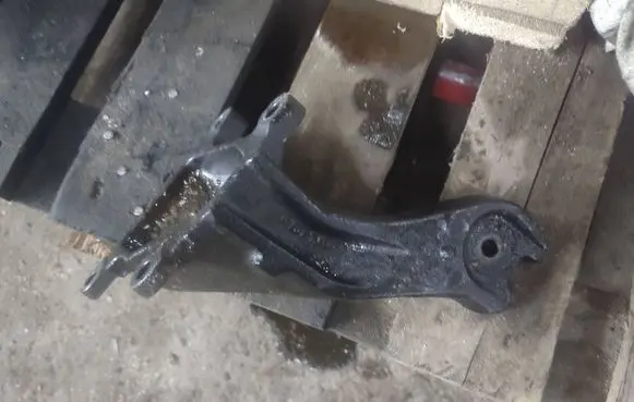 BMW X5 E53 Engine mounting bracket 6757708