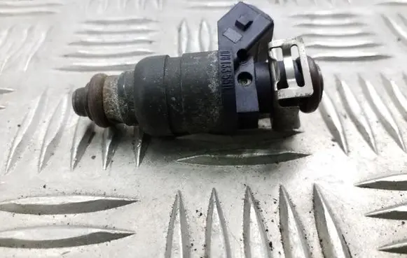Audi A6 S6 C5 4B Fuel injector 078133551L