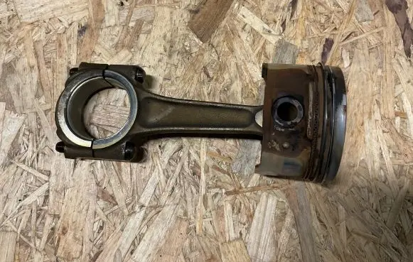 Peugeot 307 Piston with connecting rod