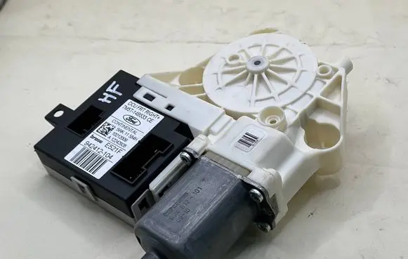 Ford Kuga II Rear glass lock/latch C426 1347884